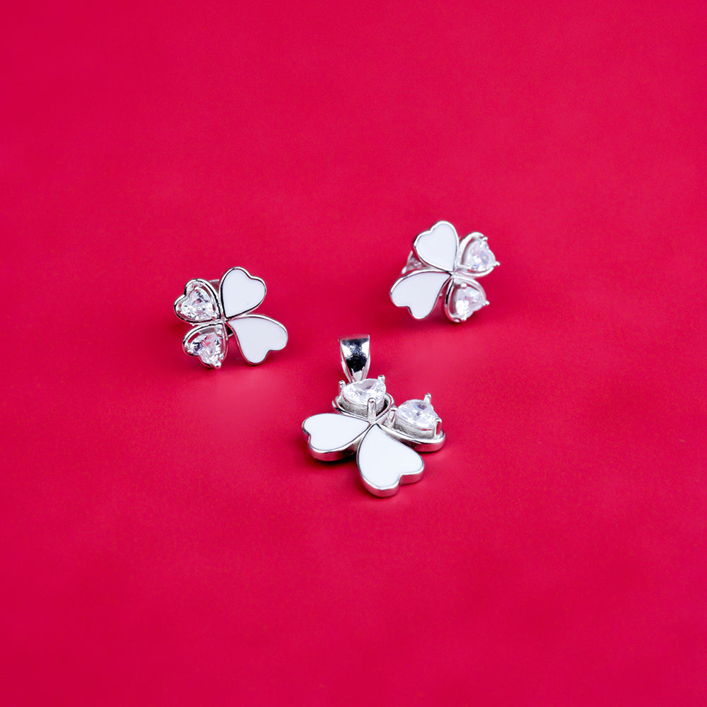 White Colour  Floral Butty Pendle